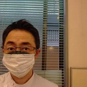 窓を開けて換気しながら施術しています。のサムネイル